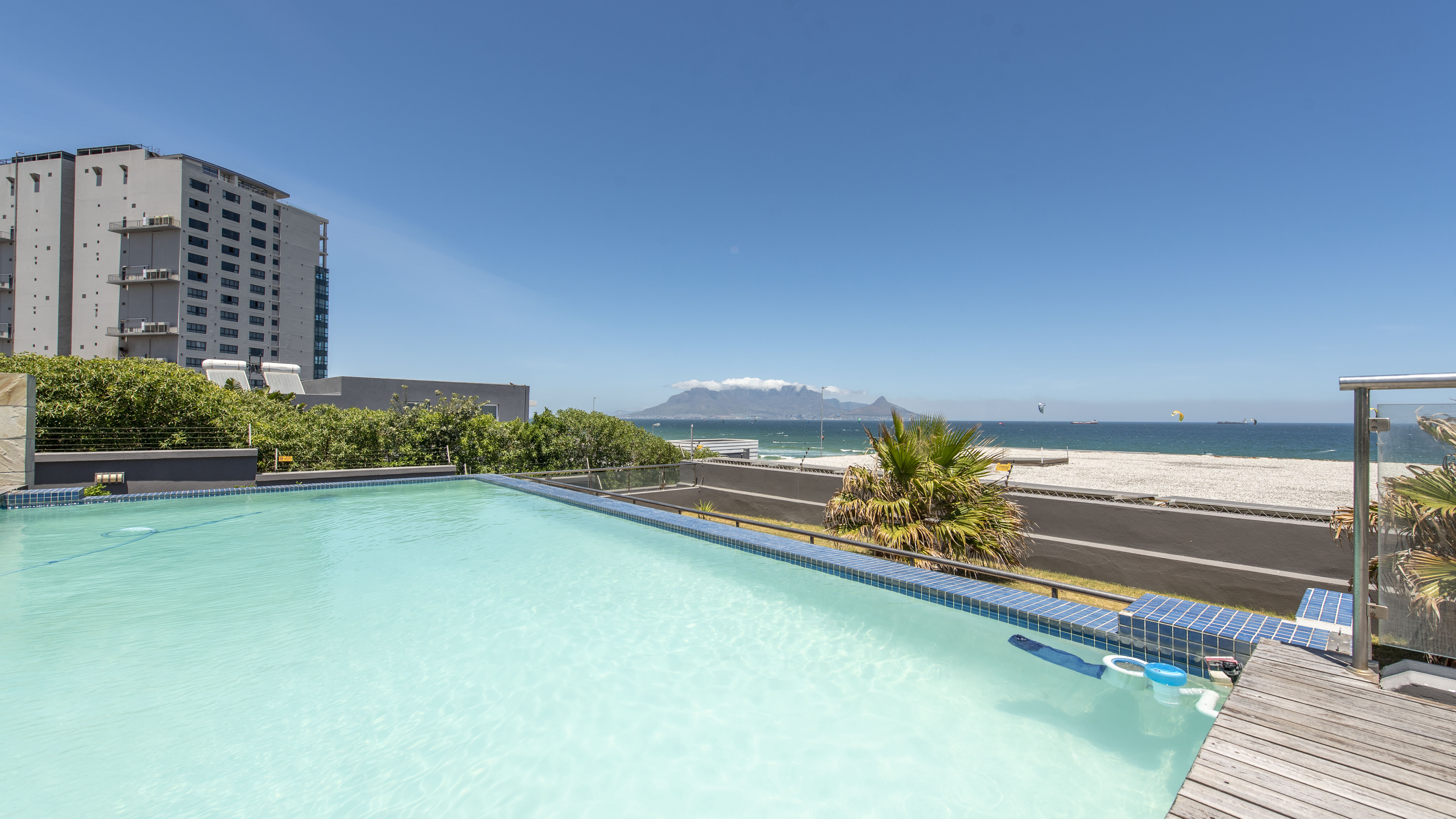 1 Bedroom Property for Sale in Bloubergstrand Western Cape